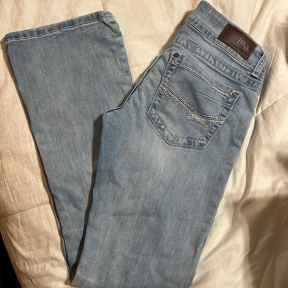 Light Wash BKE Stella 28” waist 31.5” inseam very good condition, no fraying